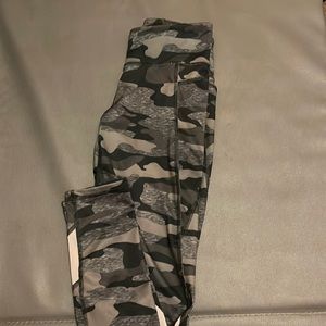 Old navy leggings size large 10-12 WITH POCKETS that fit phones or random stuff